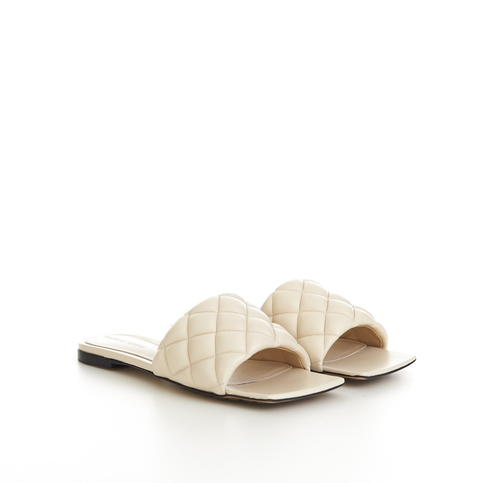 サンダル・ミュール BOTTEGA VENETA Ivory Leather Riva Slippers Bottega Veneta Ivory Leather Riva Slipper – LOZURI®