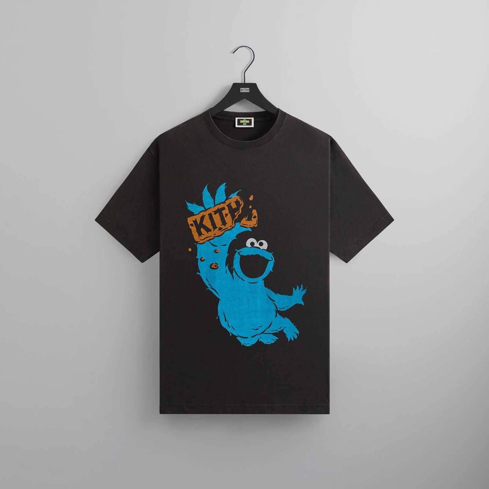 トップス KITH FOR SESAME STREET COOKIE MONSTER IN HAND - KITH for Sesame Street Cookie Monster Tee 2024