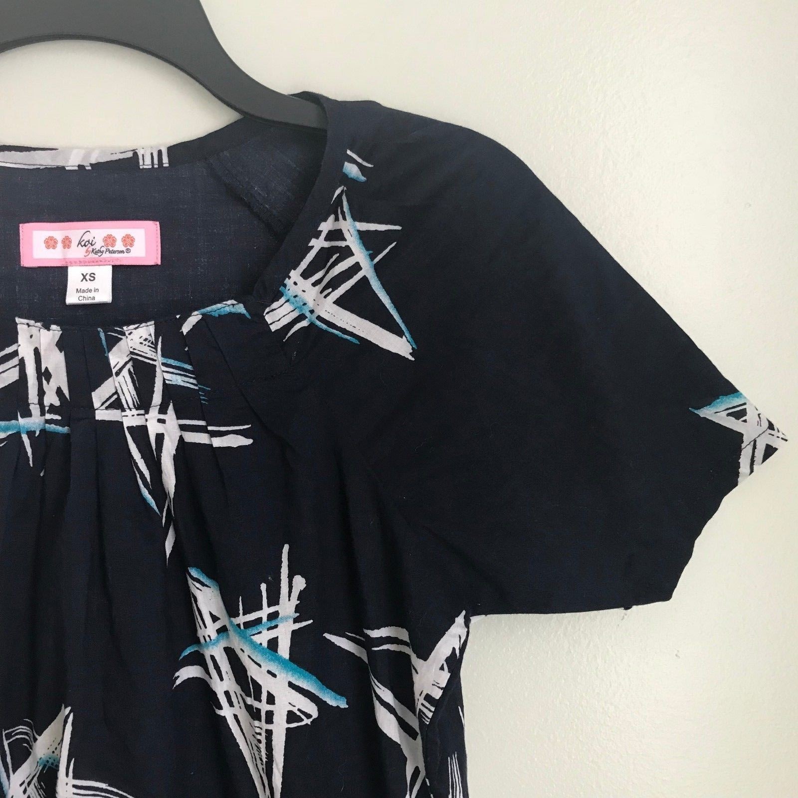 Koi by Kathy Peterson XS Navy Blue Scrub Top With Star Print