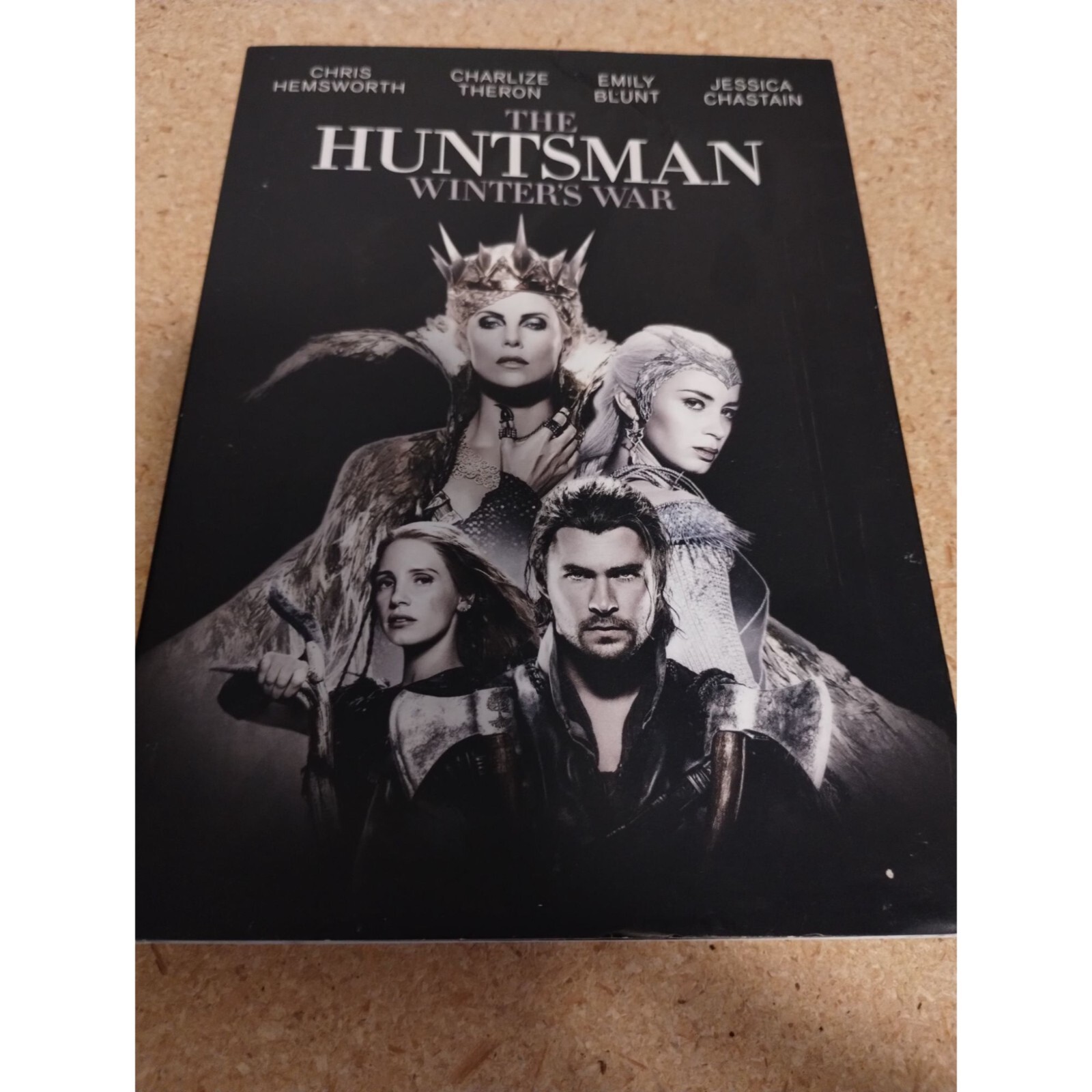 その他 The Huntsman: Winter&#39;s War [Blu-ray] Amazon.com: The Huntsman: Winter's War [Blu-ray] : Chris