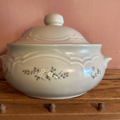 Pfaltzgraff Heirloom 2 QT Round Covered  Soup Casserole + Lid & Handles #315 EUC