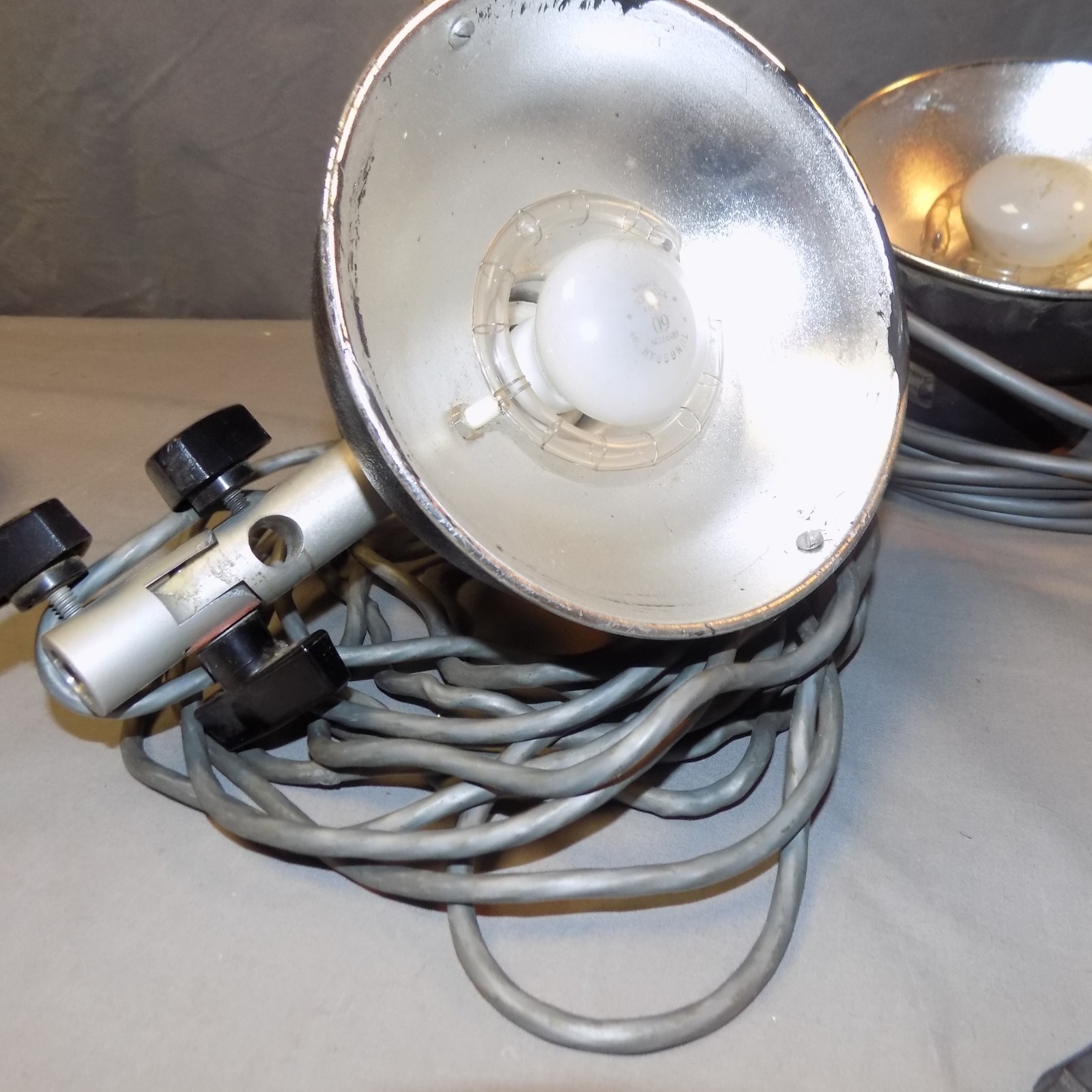 NOVATRON 440HDX POWER PACK with 2 FLASH HEADS Lighting Set tested & works