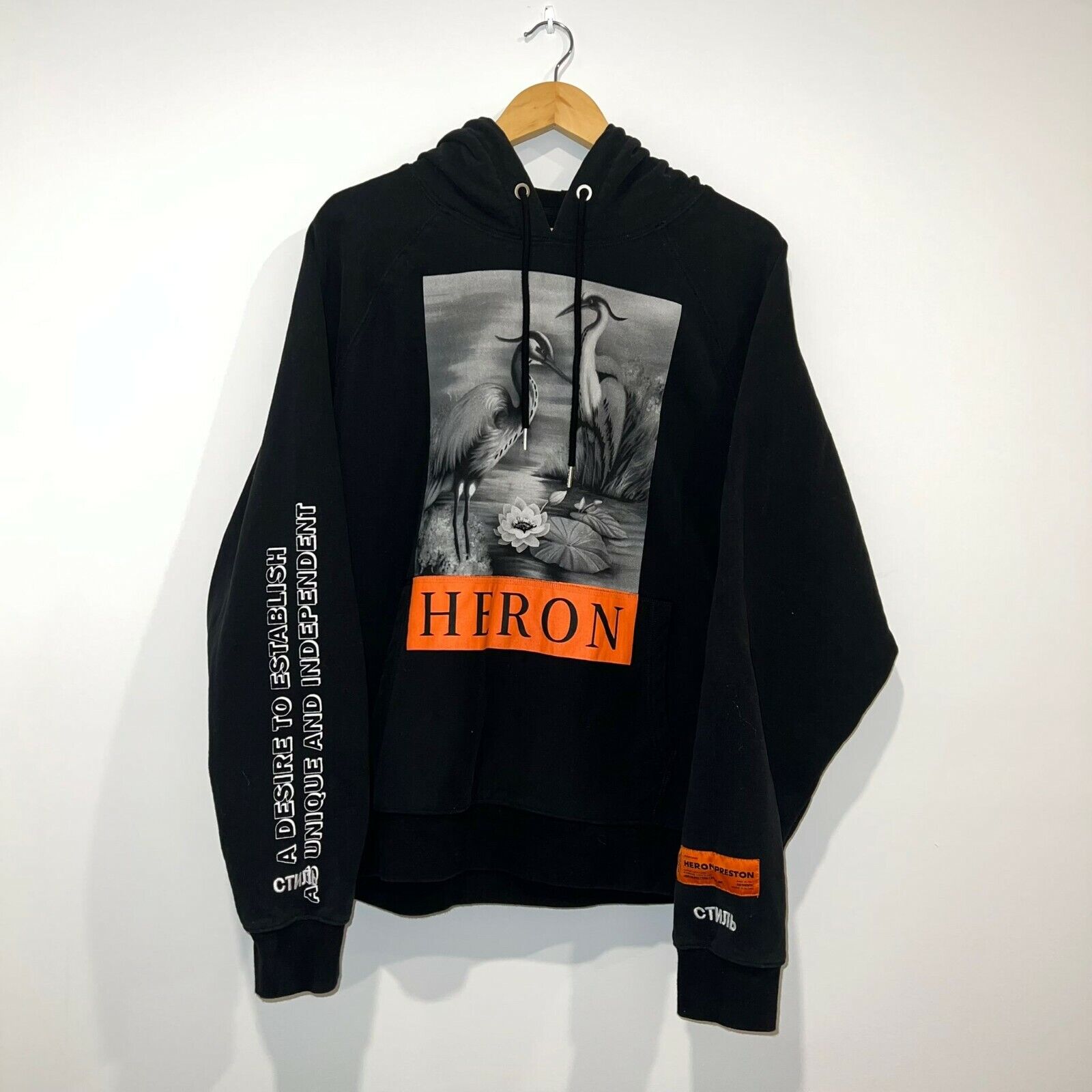 Heron Preston Men's Birds Graphic Print Hoodie SS20 : Black Heron Preston Men's Birds Graphic Print Hoodie SS20 : Black