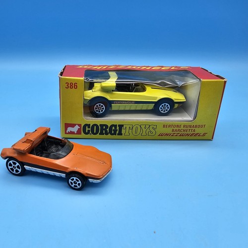 CORGI TOYS ディスプレイ用フィギュア Amazon.com: Animal Den Corgi Cardigan Dog Bobblehead Figure