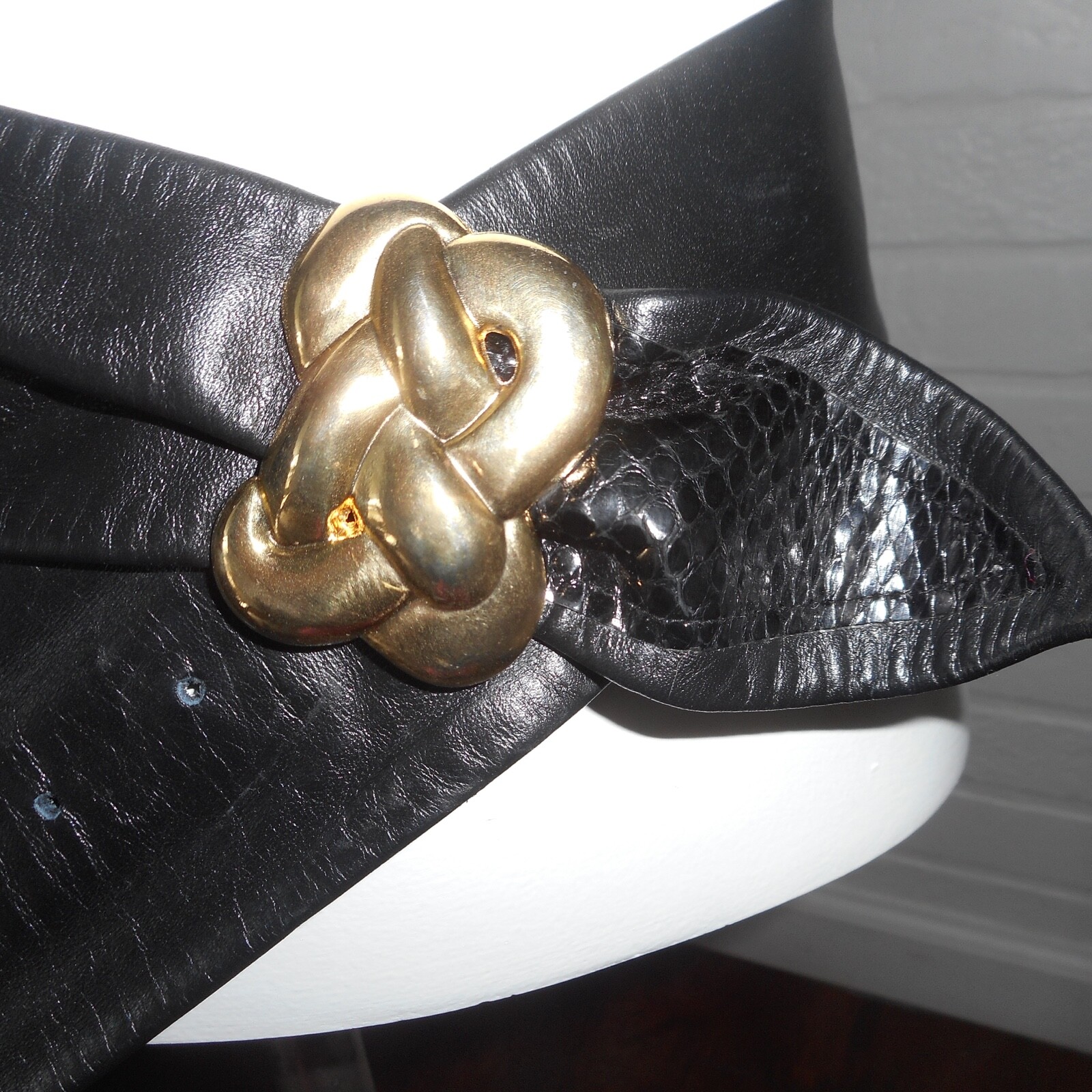 VINTAGE LEATHER SHOP BLACK CINCH BELT GOLD BRAID BUCKLE sz-L SIGNED