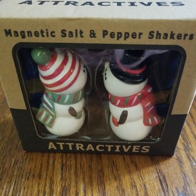 Mr & Mrs Snowman Kissing Couple Magnetic Ceramic Salt Pepper Shakers Set