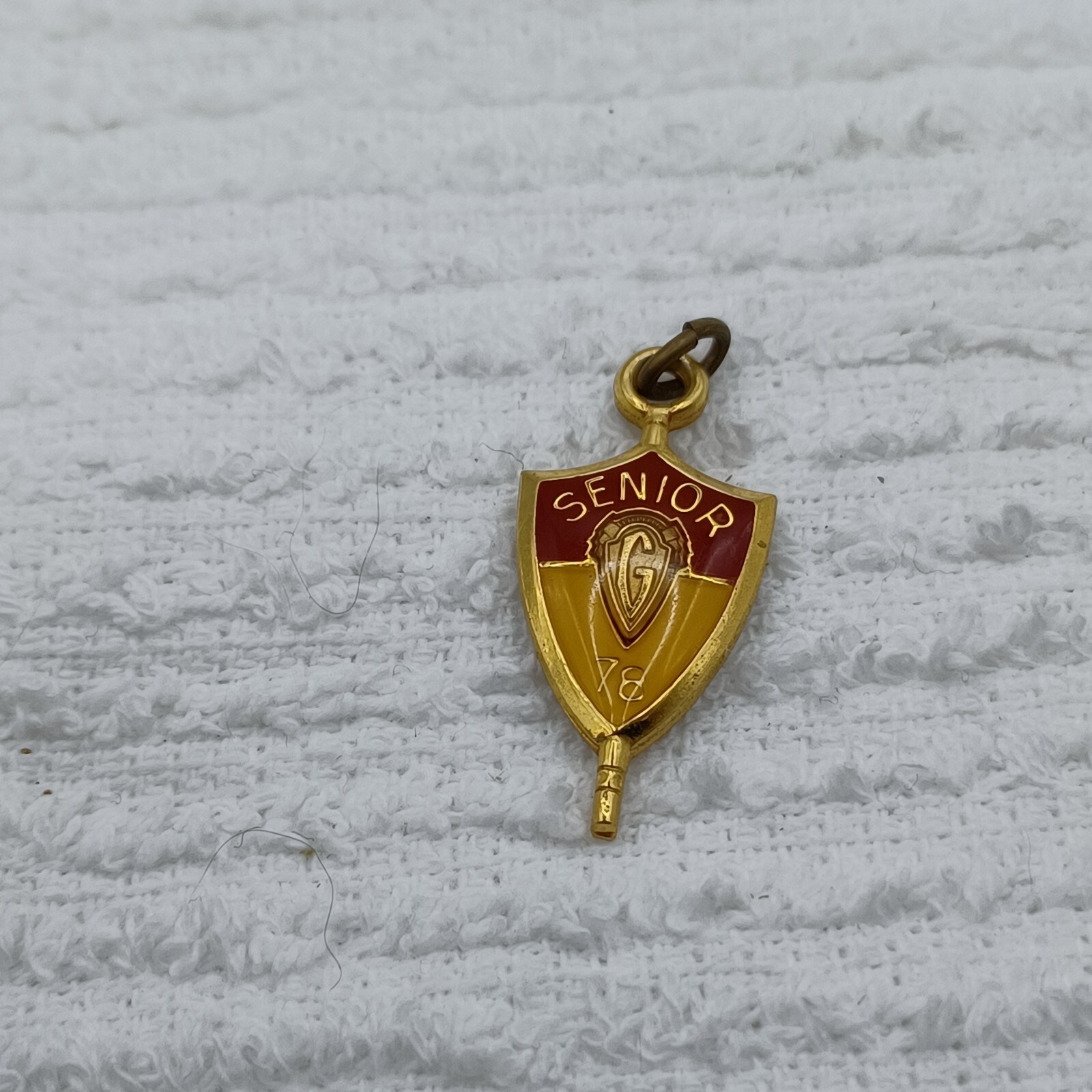 ビンテージカレッジネックレスチャームJOSTENS SENIOR 1969 カレッジペンダントチャームネックレス - old Art Antique&Vintage