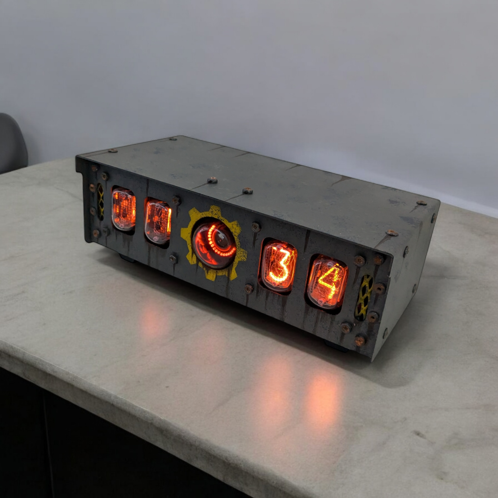 Nixie tube clock with IN-12 tubes and A-101/OG-4 dekatron in metallic case