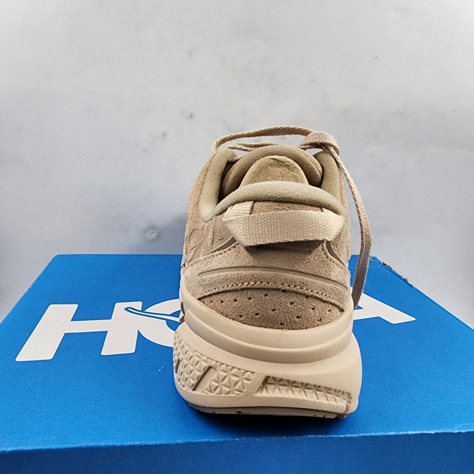 HOKA Clifton L Suede Low Top Sneakers Unisex 10W/9M Light Tan Round Toe Lace Up - Picture 10 of 19