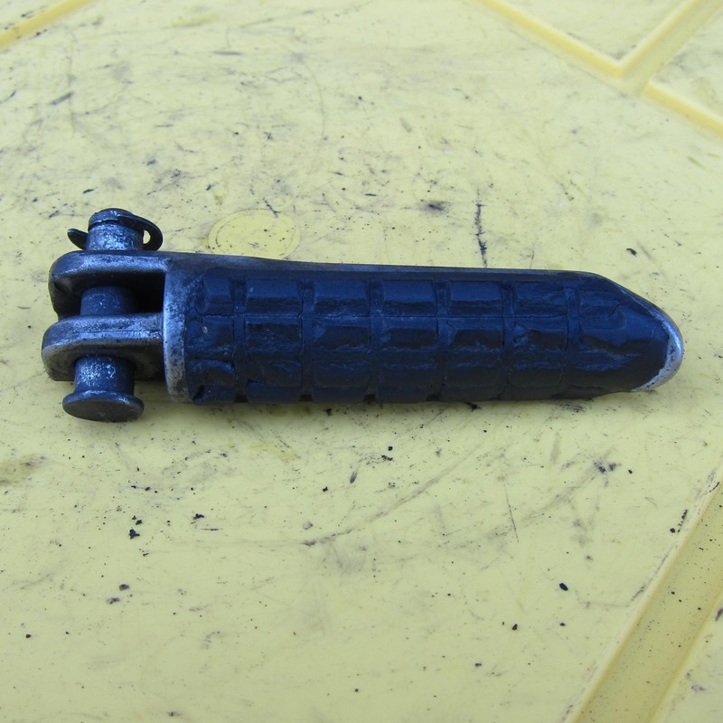 1994 KAWASAKI NINJA ZX11 ZX1100D OEM LEFT FRONT FOOT REST PEG STEP