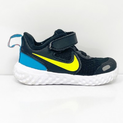 

Nike Boys Revolution 5 BQ5673-076 Черные кроссовки для бега, размер 4C, Черный, Revolution 5