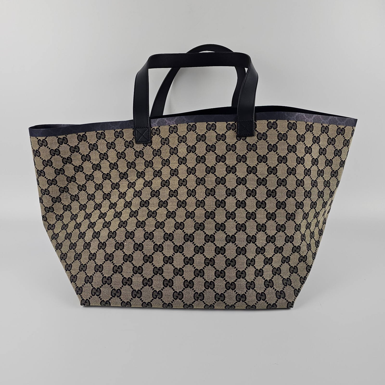 【GUCCI】お買得★TOTISSIMA MEDIUM トートバッグ GUCCI Totissima Medium $2490 Beige And Blue GG Canvas Tote