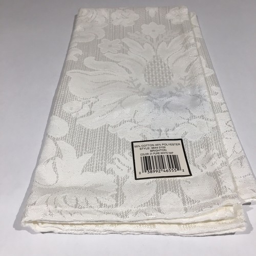 New WEDGWOOD w-c Design Pure White Damask Napkins (nine pcs) 19x19
