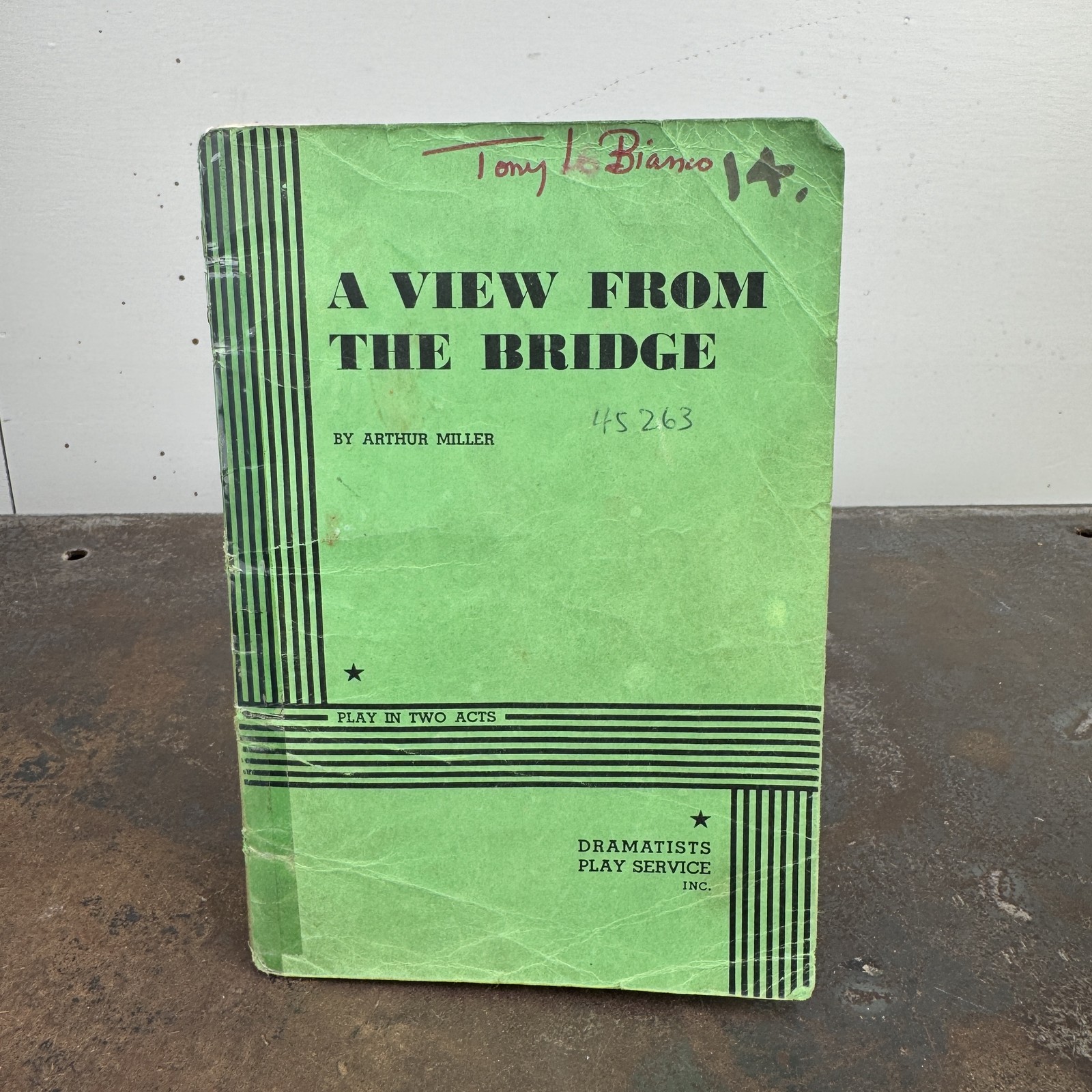 A VIEW FROM THE BRIDGE Arthur Miller - Play Script - Tony Lo Bianco ESTATE