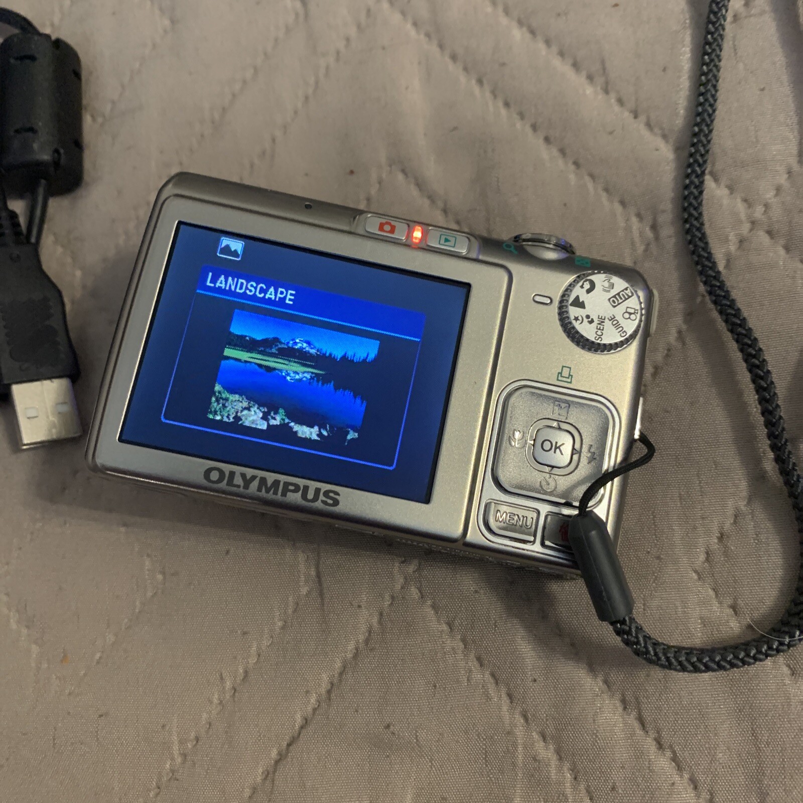OLYMPUS FE-220D デジタルカメラ 7.1MP（Olympus Camedia FE-220