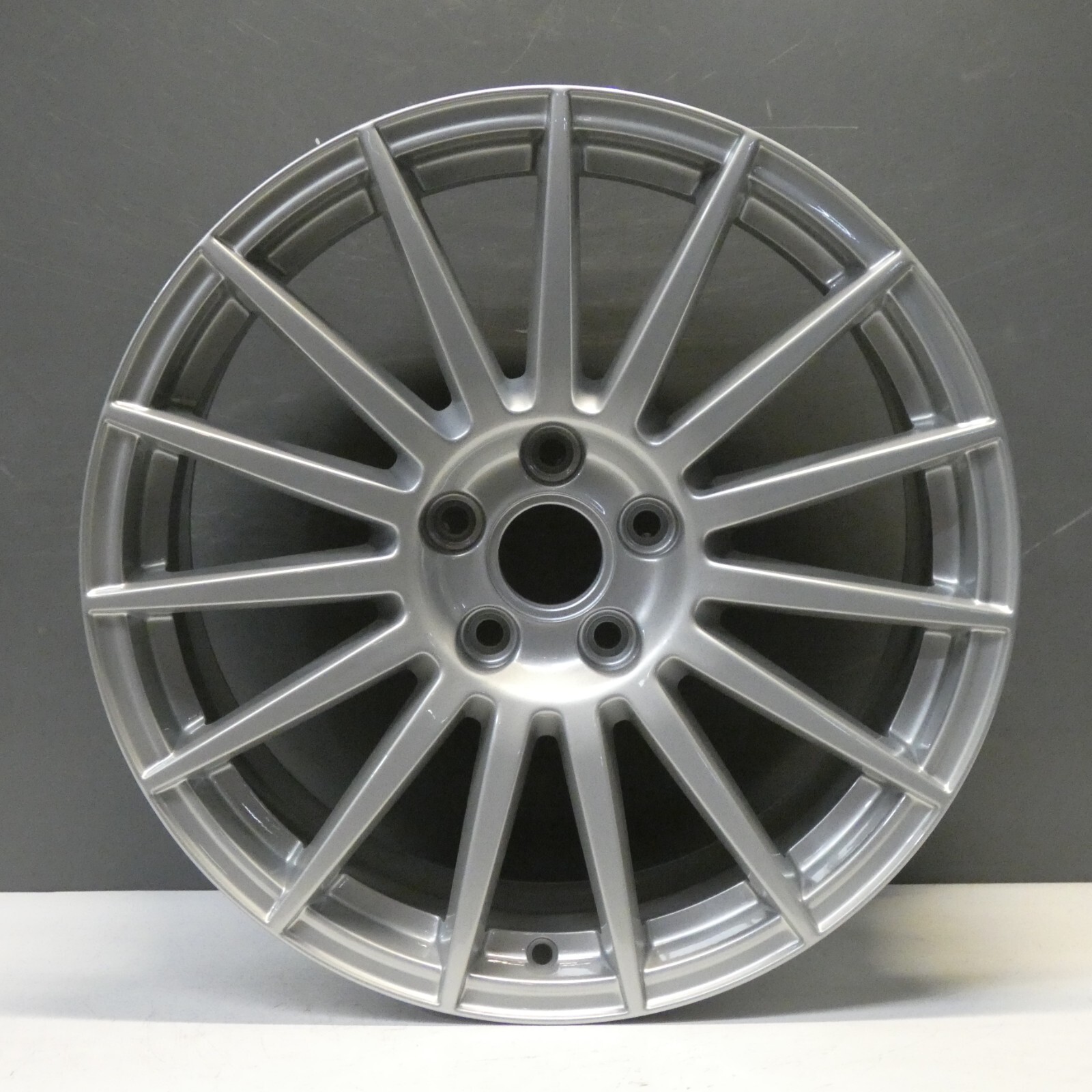 アウディ　A4 B7 DTM 18インチ アルミホイール　OEM アウディA4 B7 DTM 18インチ アルミホイールOEM