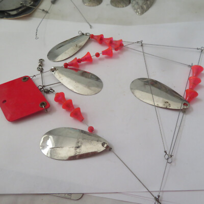 FISHING LURE LUHR-JENSEN MAIN TRAIN 4 SPOONS  ON 48''  TROLLING  WIRE