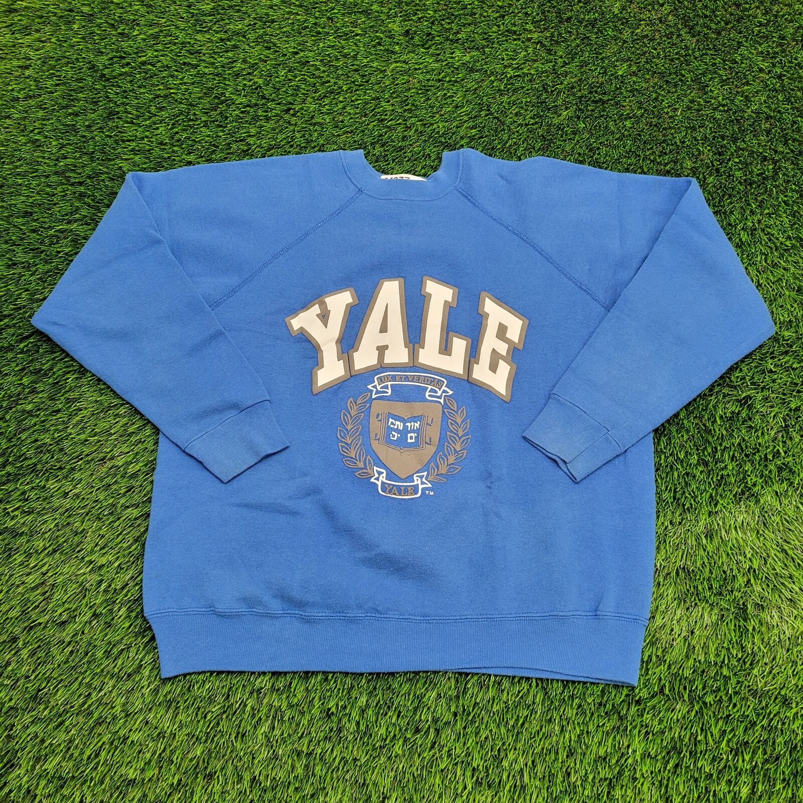 Vintage Yale University Sweatshirt Women Large 22x22 Royal-Blue Ivy League USA Vintage Yale University Sweatshirt Women Large 22x22 Royal-Blue Ivy League USA