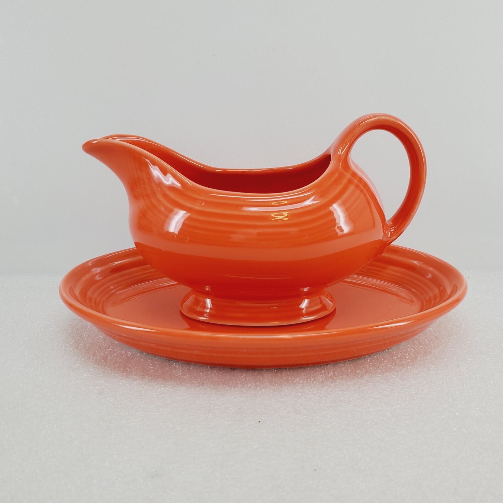 FIESTA WARE GRAVY BOAT/SAUCEBOAT & DRIP TRAY poppy orange