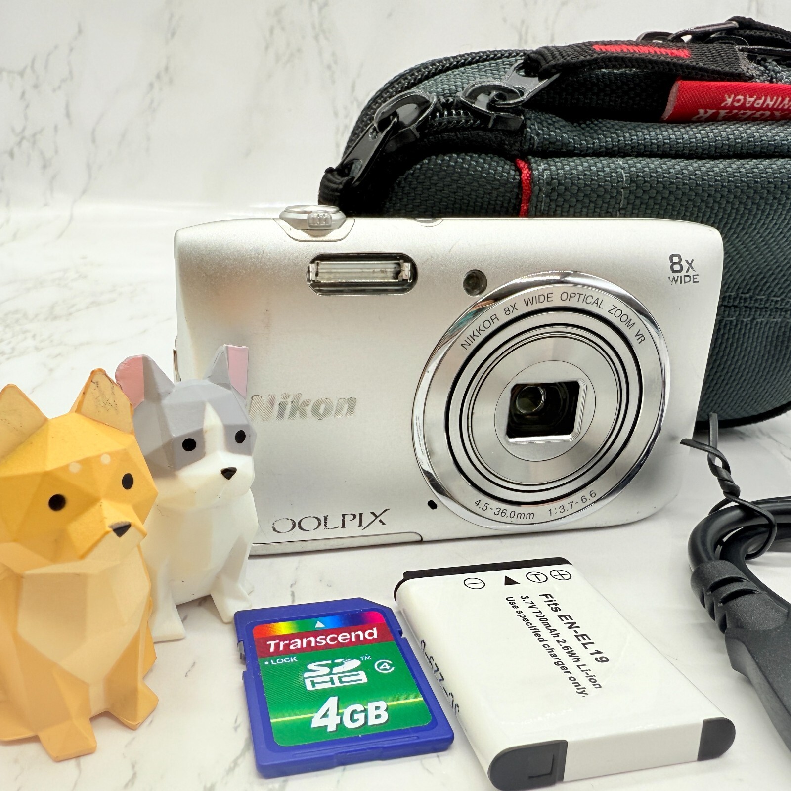 【動作品】Nikon COOLPIX S3600 シルバー 本体＋バッテリー Amazon.com : Nikon Coolpix S3600 ( 20.48 MP,8 x Optical Zoom