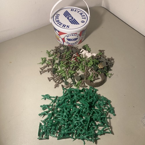 BUCKET O SOLDIERS 72体セット Bucket O' Soldiers 72++! Piece Disney Toy Story Green Army