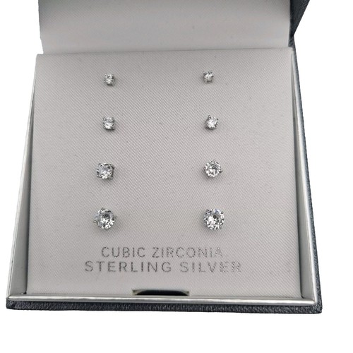 ゴールデンヒーラー 虹入り 460g 22k Yellow Gold Cubic Zirconia Clover Stud Earrings with
