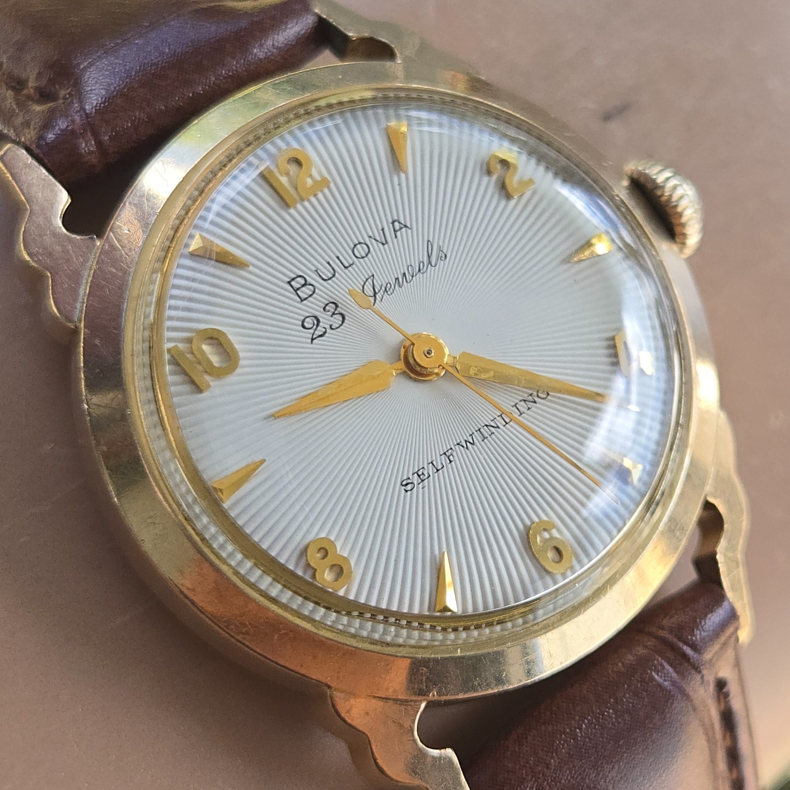 ビンテージBulova 23 automatic gold bezel ビンテージBulova 23 automatic gold bezel