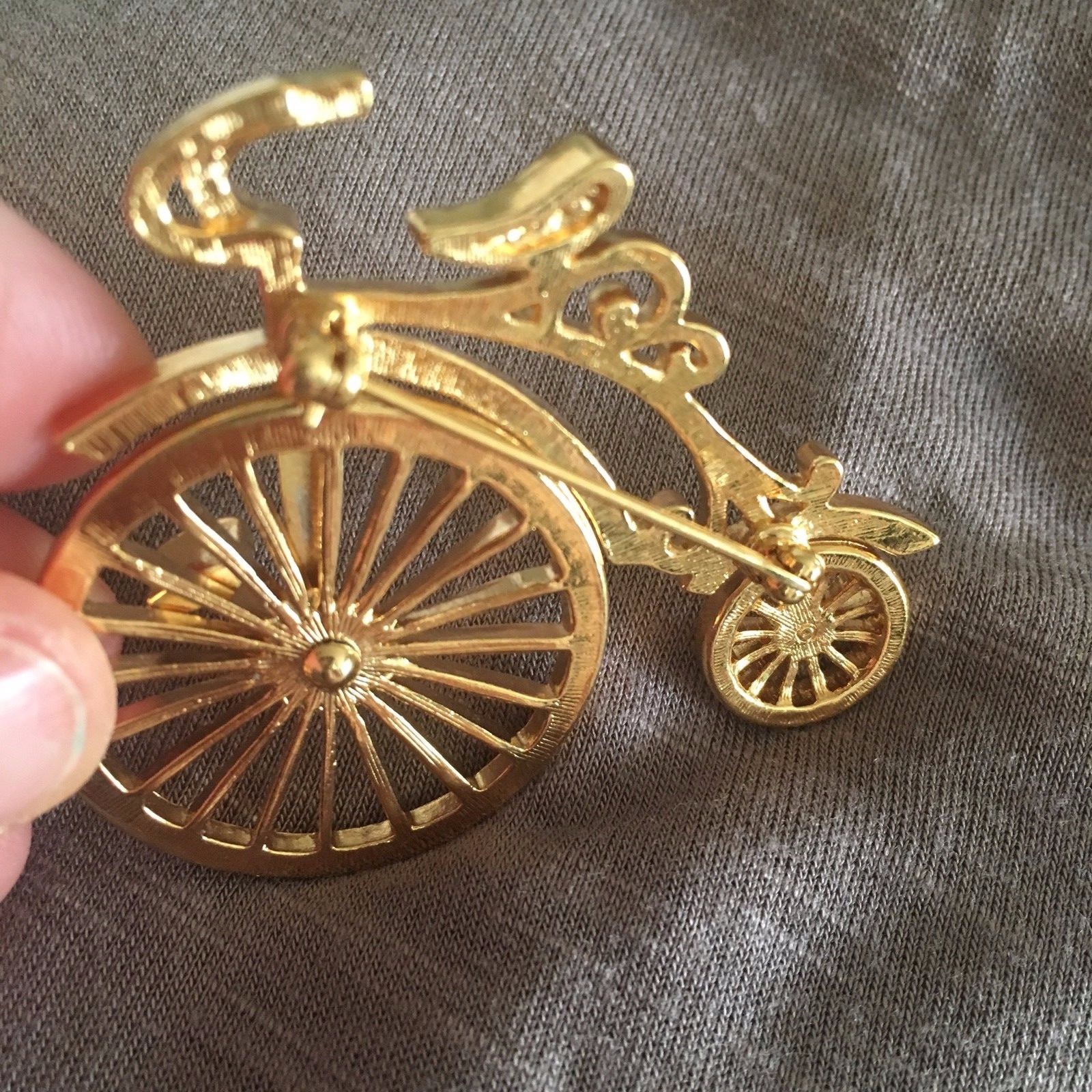 Bicycle Tricycle Pin Brooch Gold Tone Wheels Bike Trike Movement Wheelie