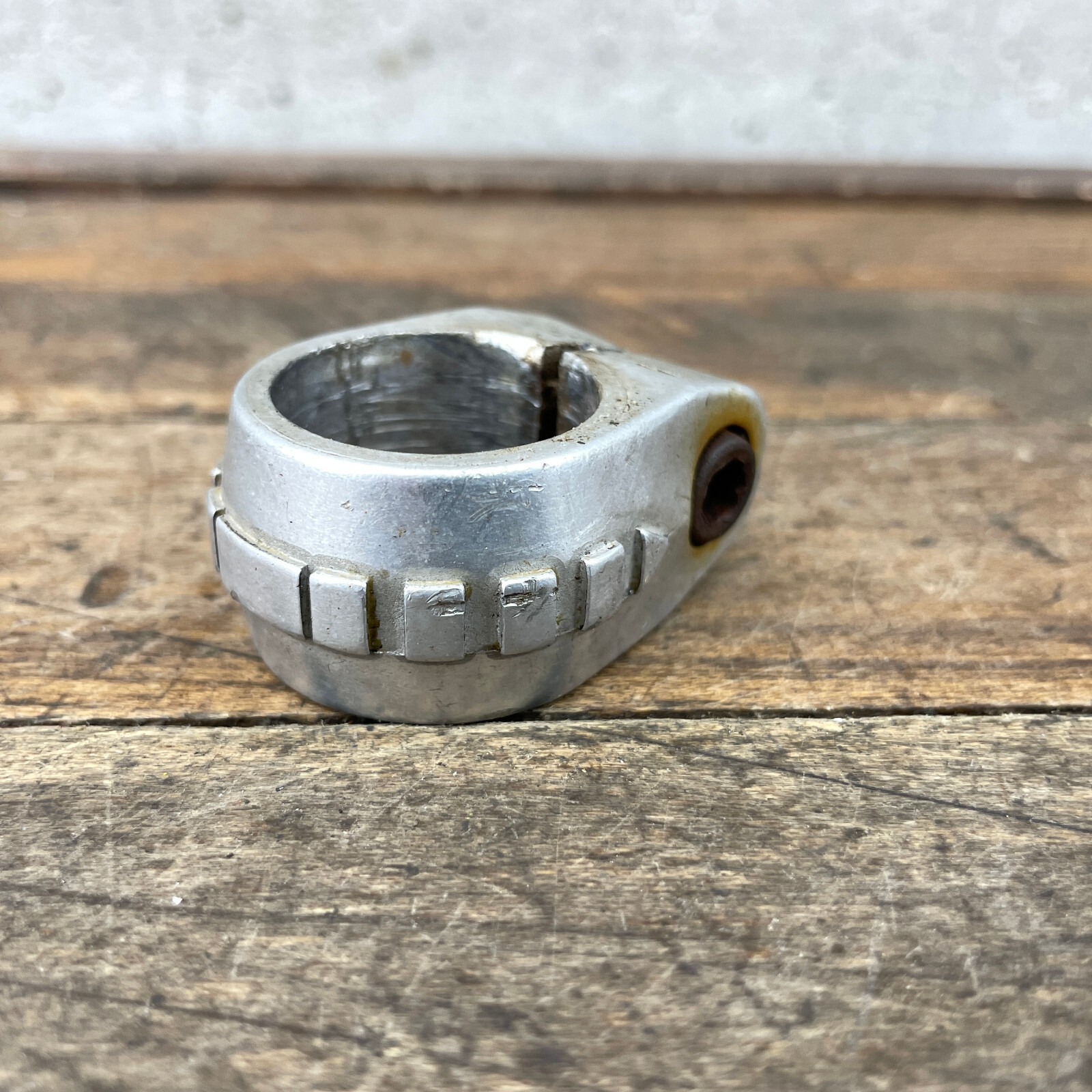 Suntour Broken Arrow Seatpost Clamp Redline RL20ii Old