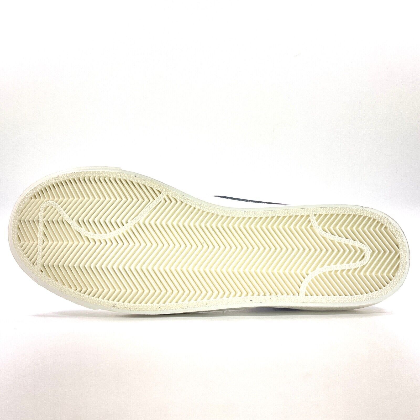 

Nike Blazer Mid 77 White Team Red Sail Серые кроссовки Обувь BQ6806-111 Мужские 12, Белый, Nike Blazer 77