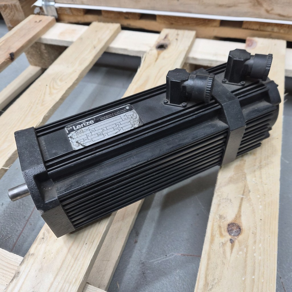 LENZE DSVARS.056-22 0.8kW SERVO MOTOR — 2
