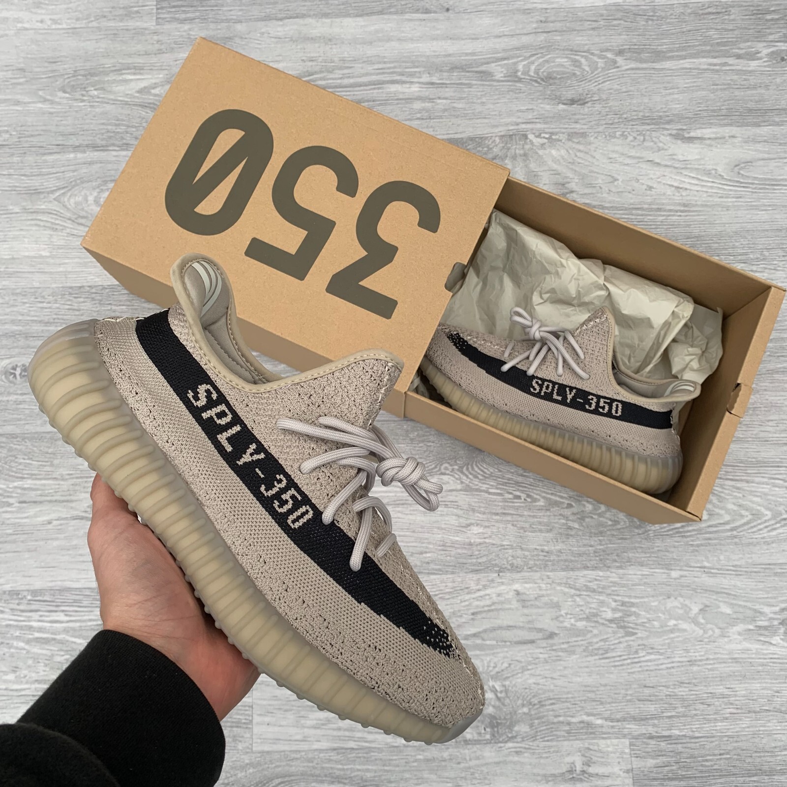 イージーブースト350 V2(Yeezy Boost 350 V2) SLATE product focus- YEEZY BOOST 350 V2 SLATE