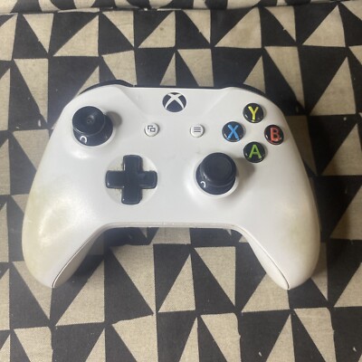 Microsoft 1708 Xbox One OEM Controller - White - No Back Lid - Read - Not Tested