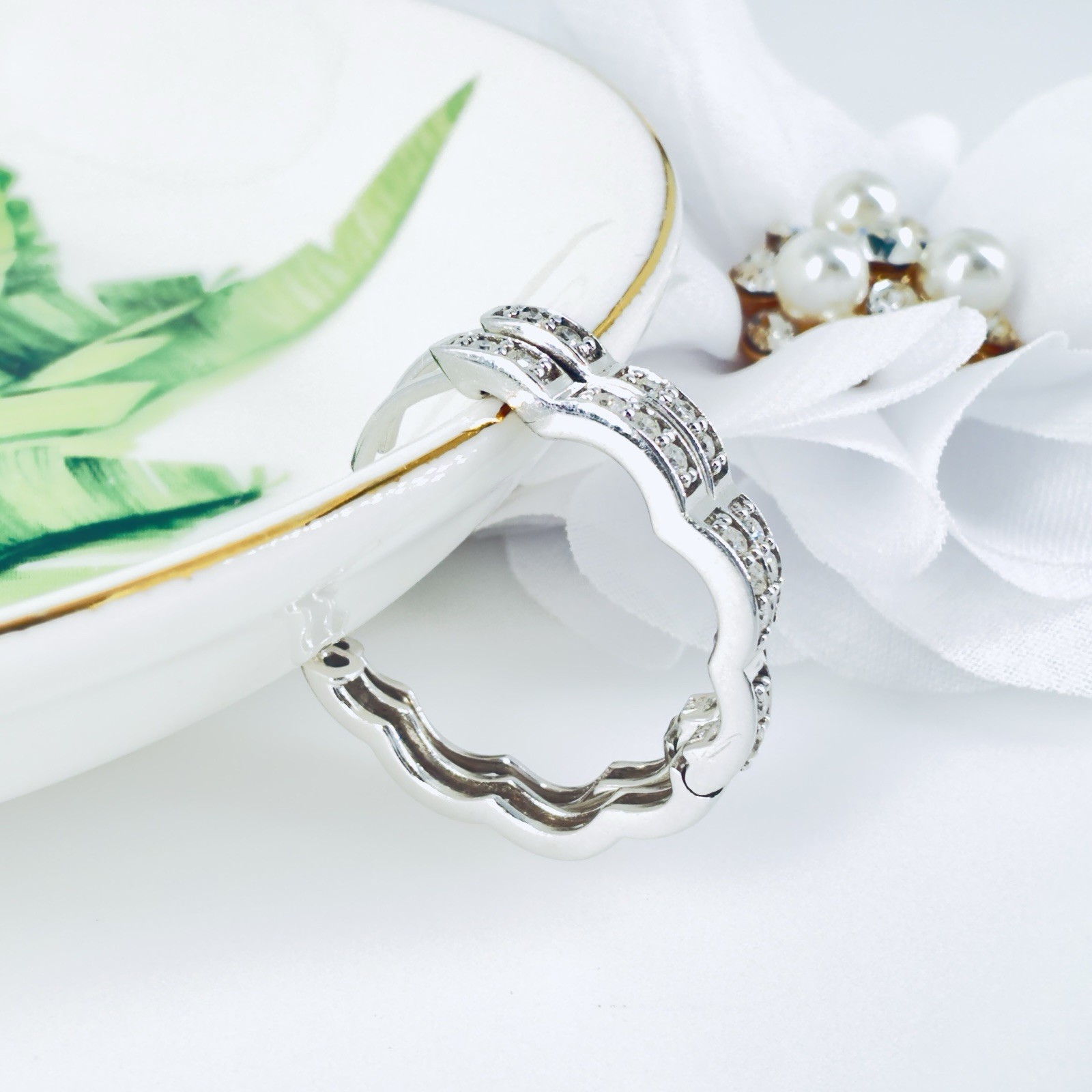 14K White Gold & Genuine Diamond Scalloped Oval Hoop Earrings, New - Picture 17 of 19