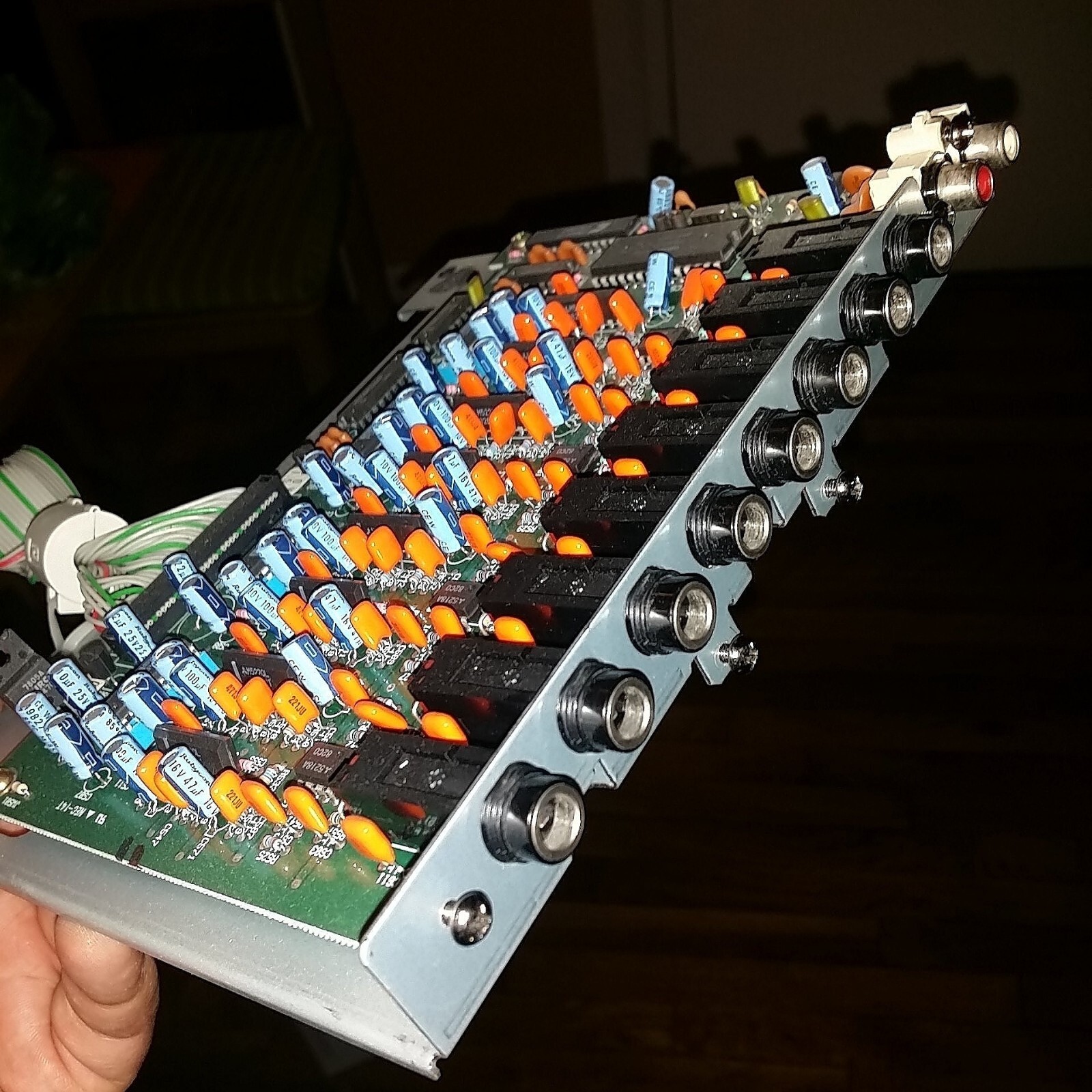 AKAI IB-M208P 8 Outs Expansion Board for MPC 2000XL / 2000 AKAI IB-M208P 8 Outs Expansion Board for MPC 2000XL / 2000