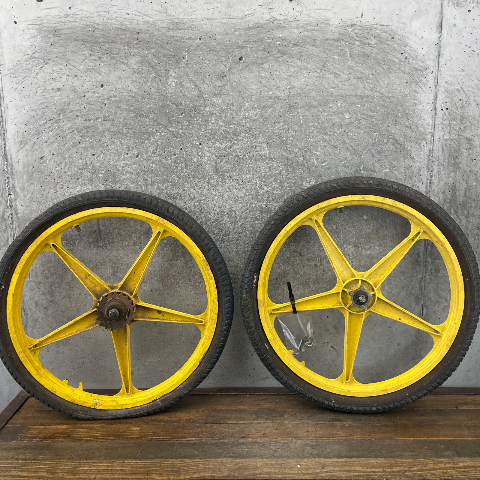 Lester BMX Mags Old School BMX Wheel Set Yellow 20 in 20 Lester BMX Mags Old School BMX Wheel Set Yellow 20 in 20