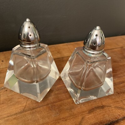 ANTIQUE CRYSTAL SALT & PEPPER SHAKER SET. DECO. SALT & PEPPER SHAKERS