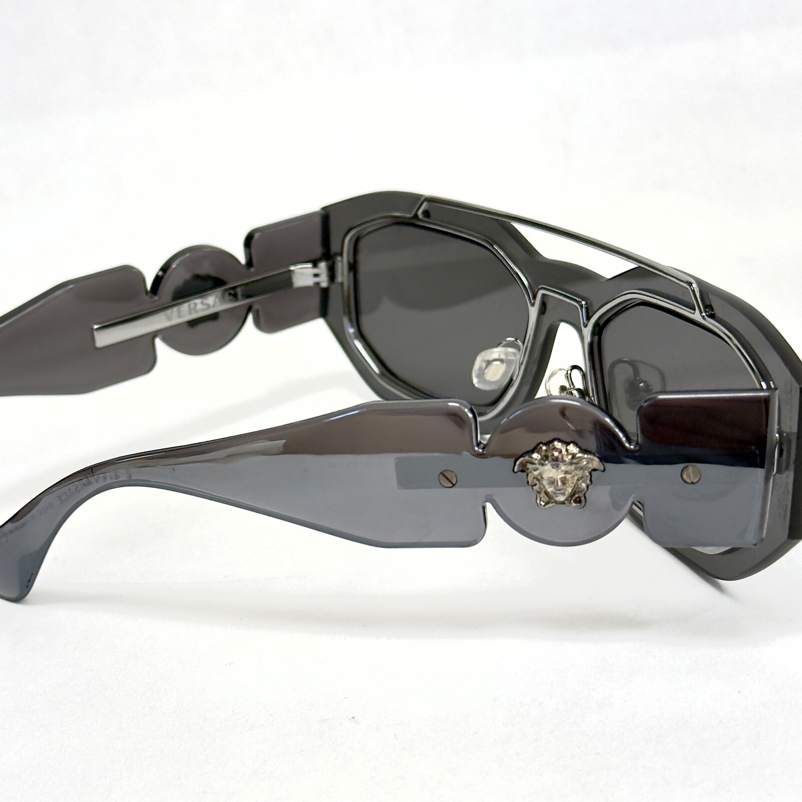 Pre-owned Versace Biggie Medusa Silver Mirrored Stud Unisex Mask Sunglasses Ve2235 2235 In Gray