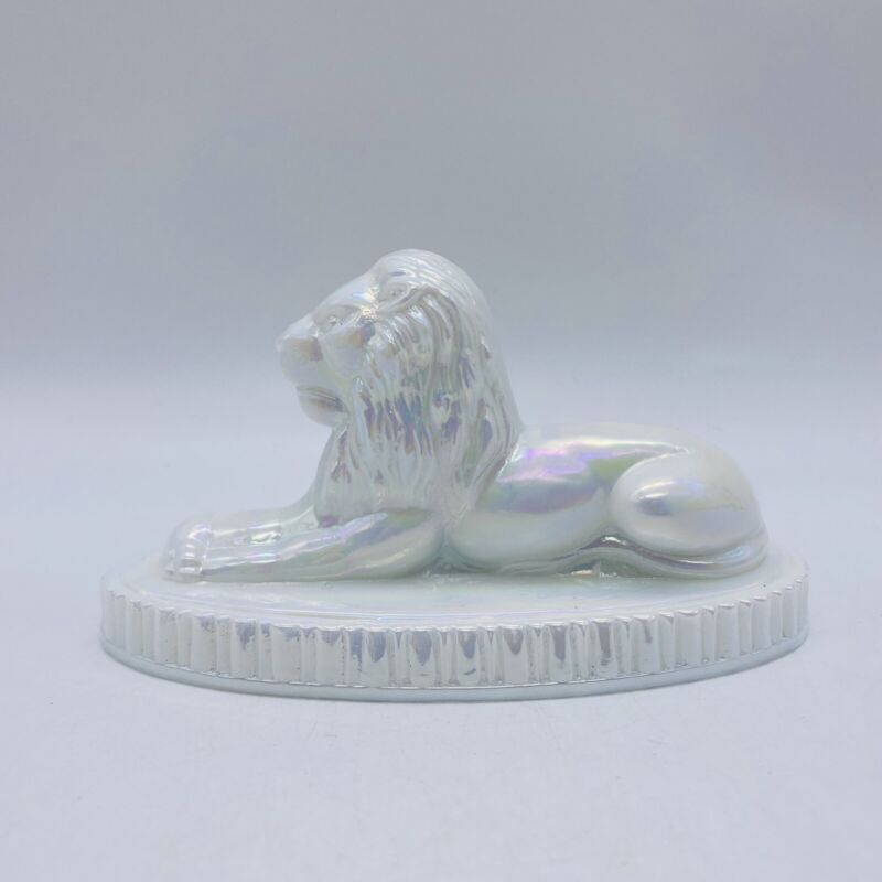 Oscar Lion Snow Sparkle Opalescent White Vogelsong Summit Art Glass Paperweight
