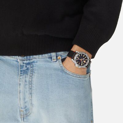 Pre-owned Versace Black Mens Analogue Watch Sport Tech Ve2w00122