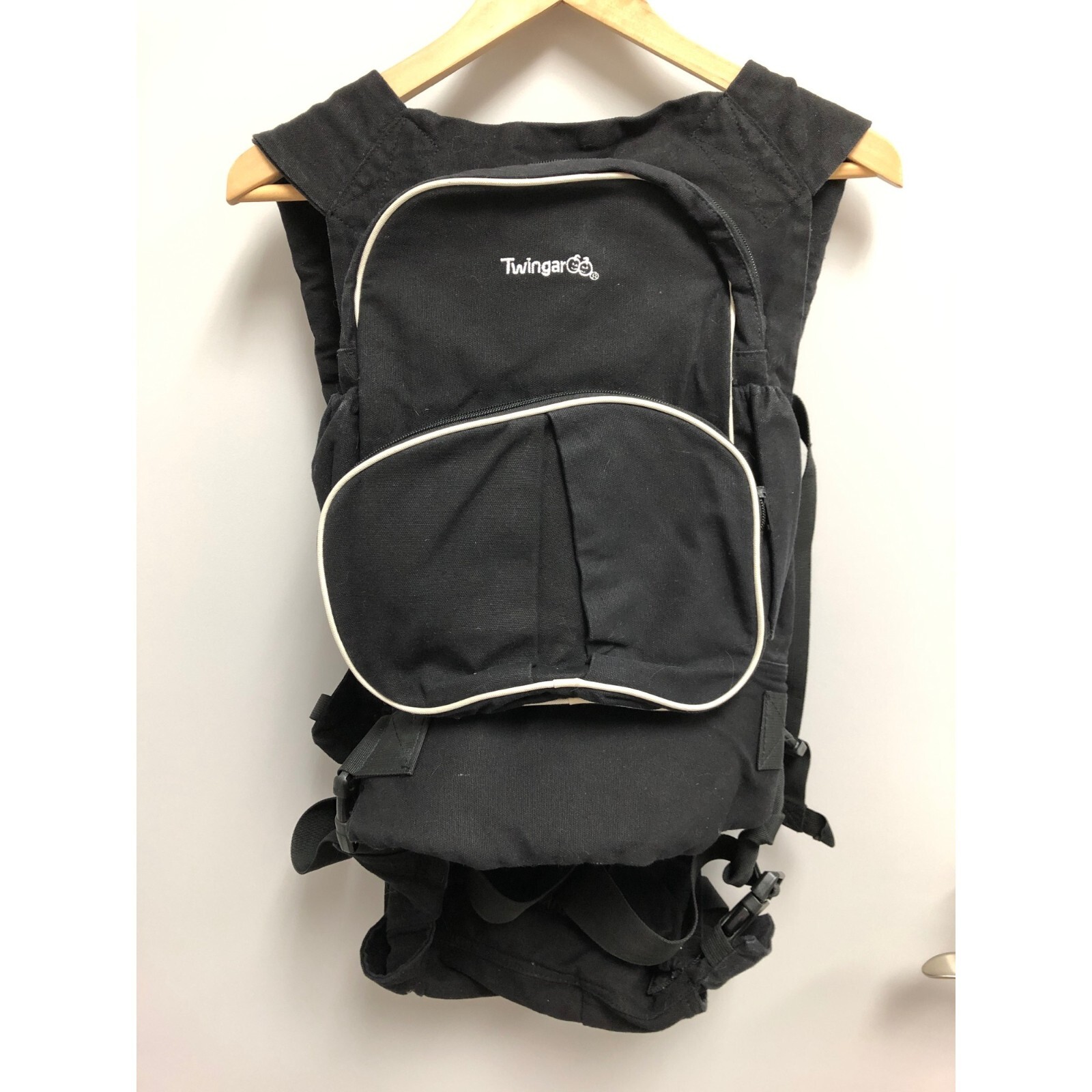 Twingaroo Black/White Twin Baby Carrier Stuff 4 Multiples tgr002
