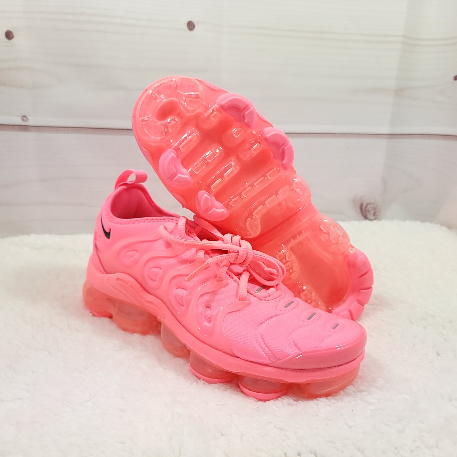 vapormax plus light pink