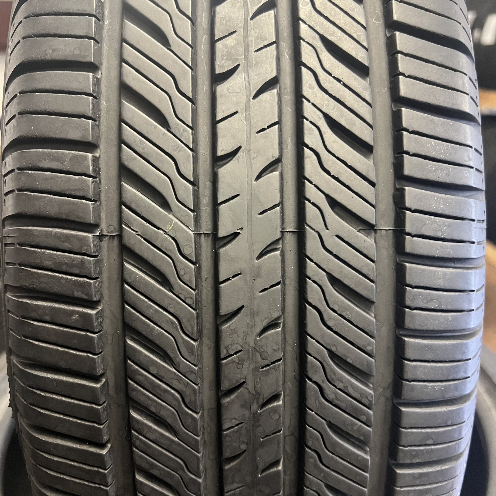 1 Tire LikeNEW Tire Yokohama Avid Ascend  225/65R17 102H No Patch