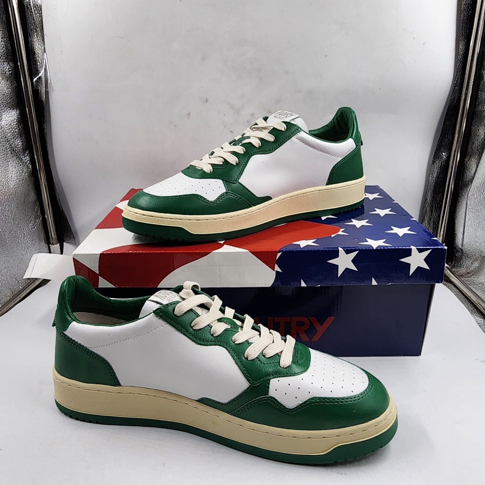 Autry Medalist Leather Low Top Sneakers Men's 13US White/Green Lace Up Closure - Picture 4 of 17