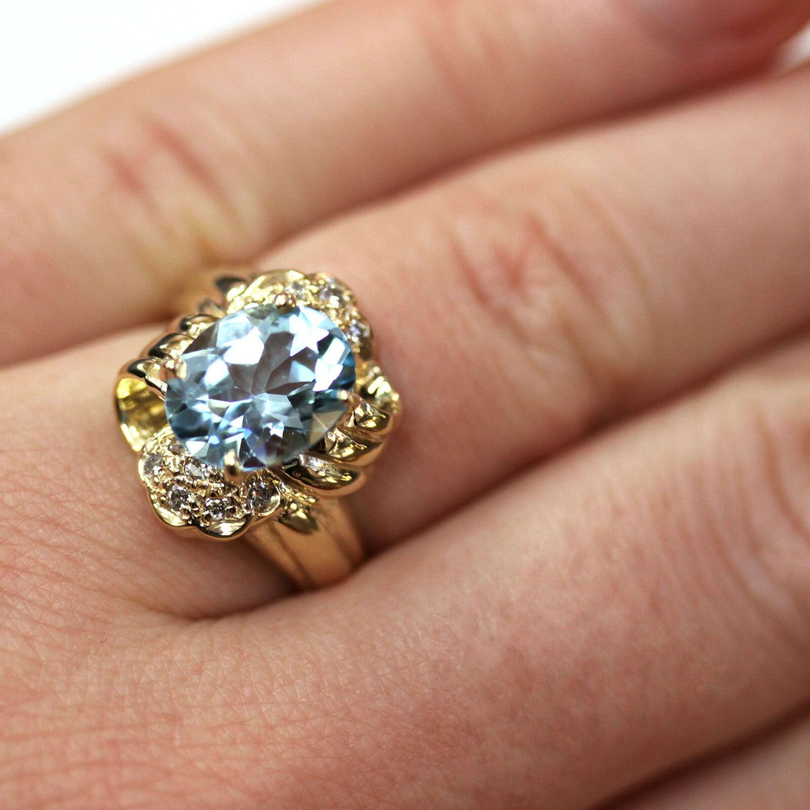 Pre-owned Jewelry By Arsa 3.2 Ctw Natural Blue Topaz & Diamond 14k Yellow Gold Twisted Bow Cocktail Ring In G-h