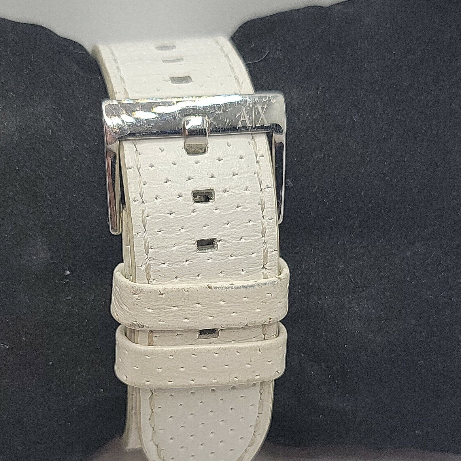 Armani Exchange AX2071 Men's White Leather Analog Dial Armani Exchange AX2071 Men's White Leather Analog Dial
