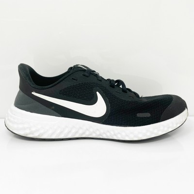 

Nike Boys Revolution 5 BQ5671-003 Черные кроссовки для бега, размер 5,5 лет, Черный, Revolution 5