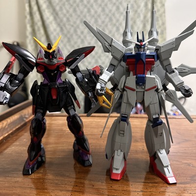 Bandai Gundam Lot Of 2 1/100 Model Kit Built And Painted