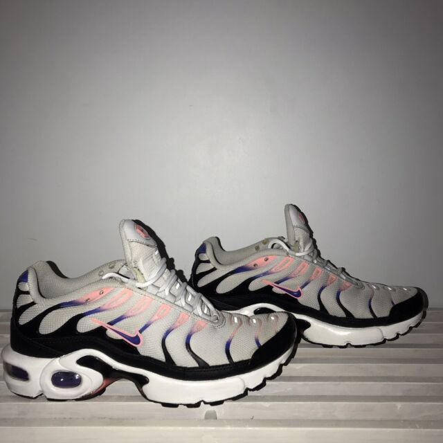 female nike tns