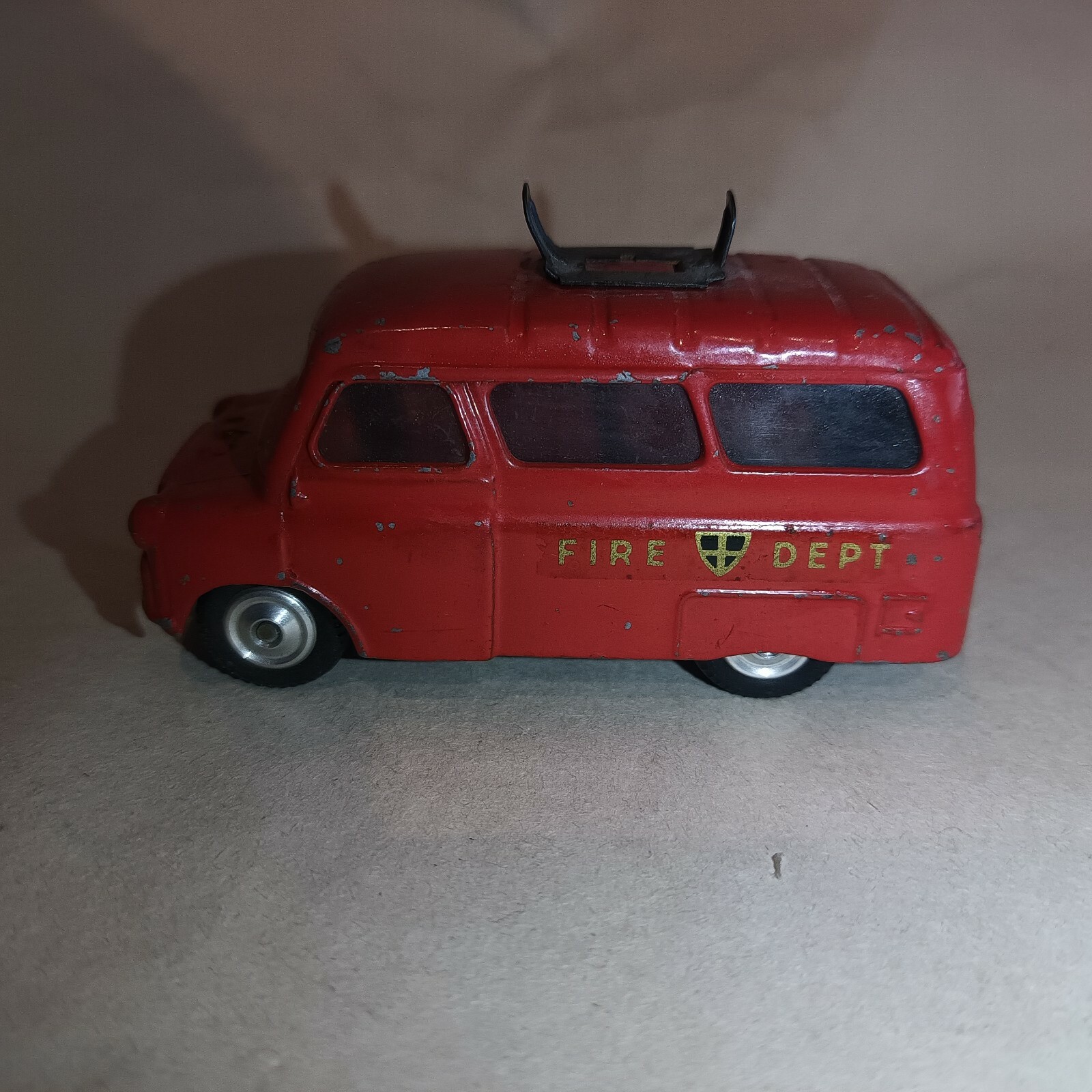 ミニカー CORGI TOYS 423 BEDFORD FIRE TENDER CORGI TOYS 423 BEDFORD FIRE TENDER VAN NEAR MINT CONDITION